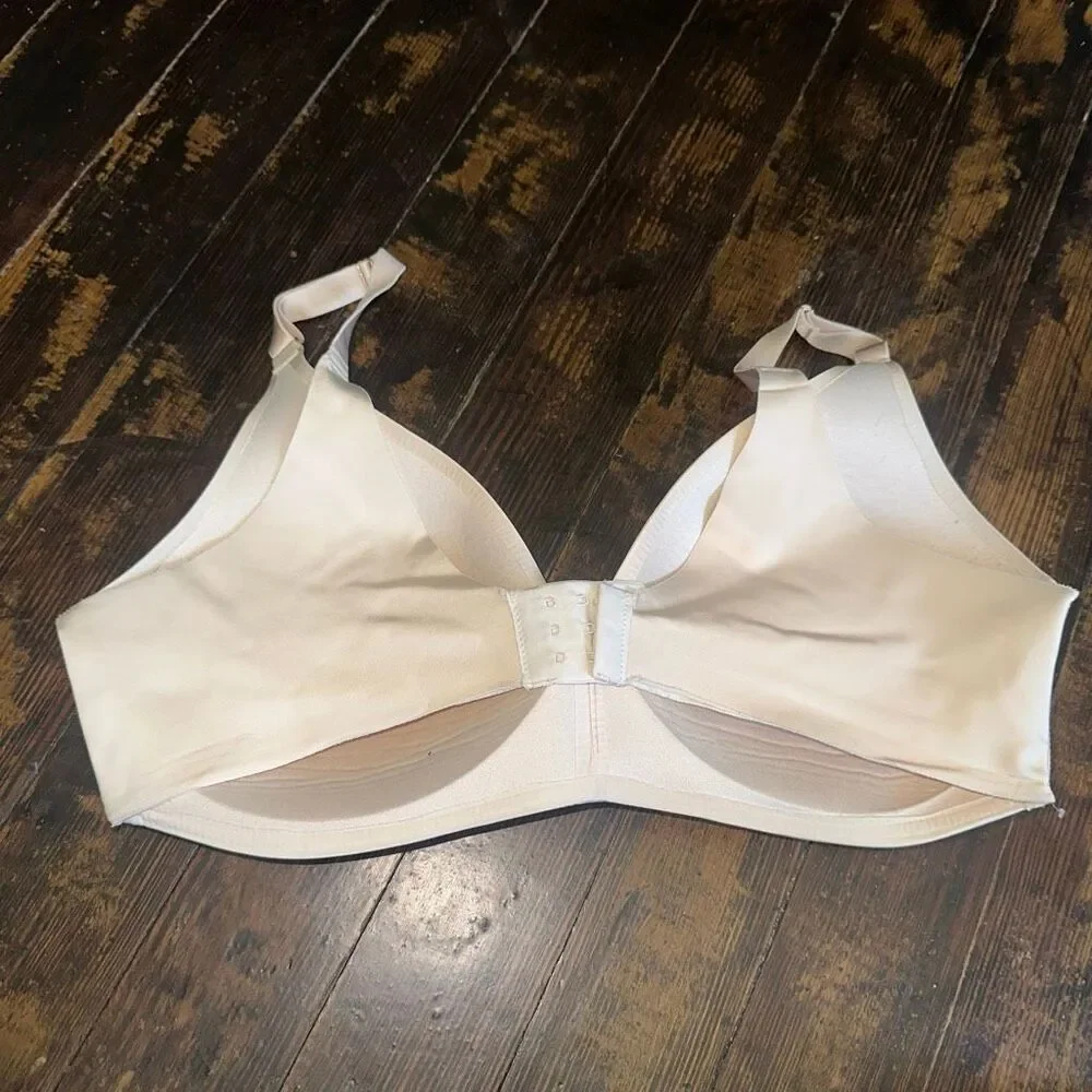 Soma 38D nude vanishing 360 wireless comfortable bra